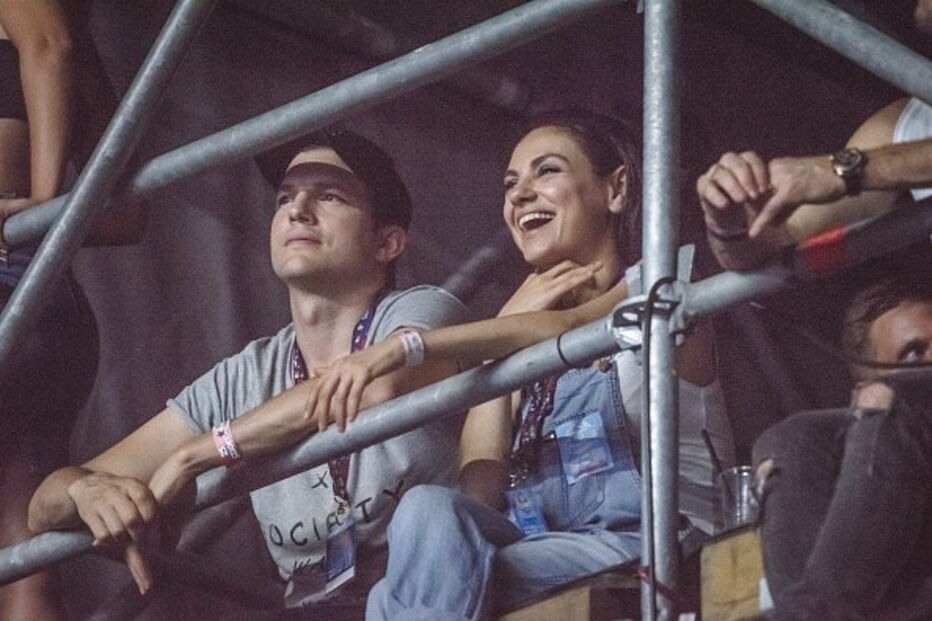 Filha de Mila Kunis bebe vinho desde que nasceu