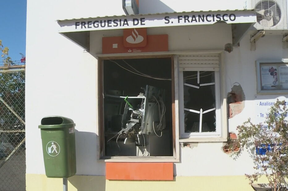 Caixa de multibanco assaltada em Alcochete
