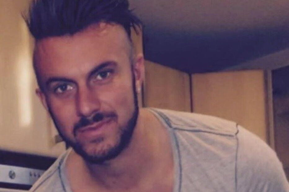 Marc Campfield apareceu bêbedo e nu e confundiu a mulher