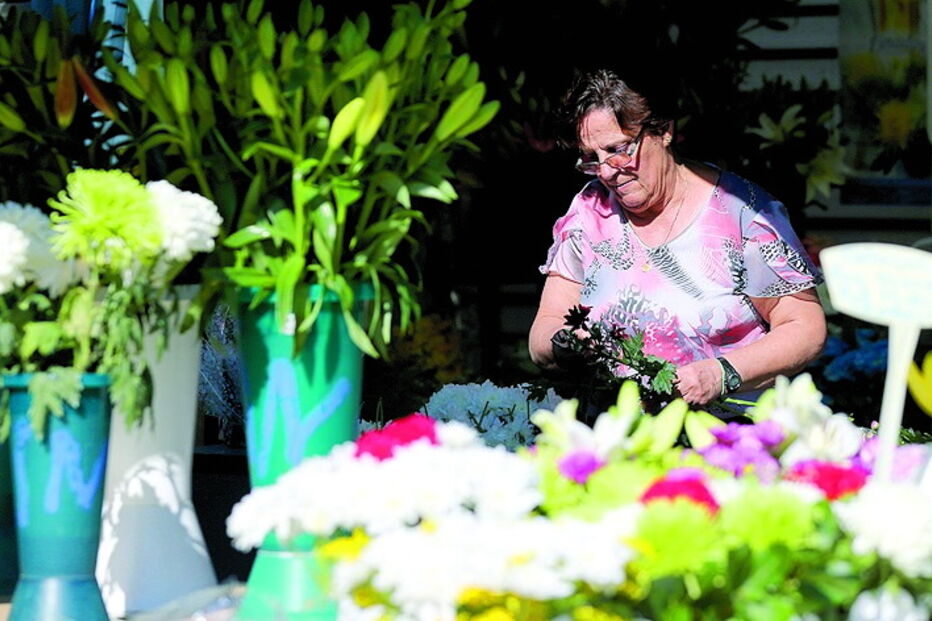 Gasto médio dos portugueses, em flores e velas, está na ordem dos 10 €   