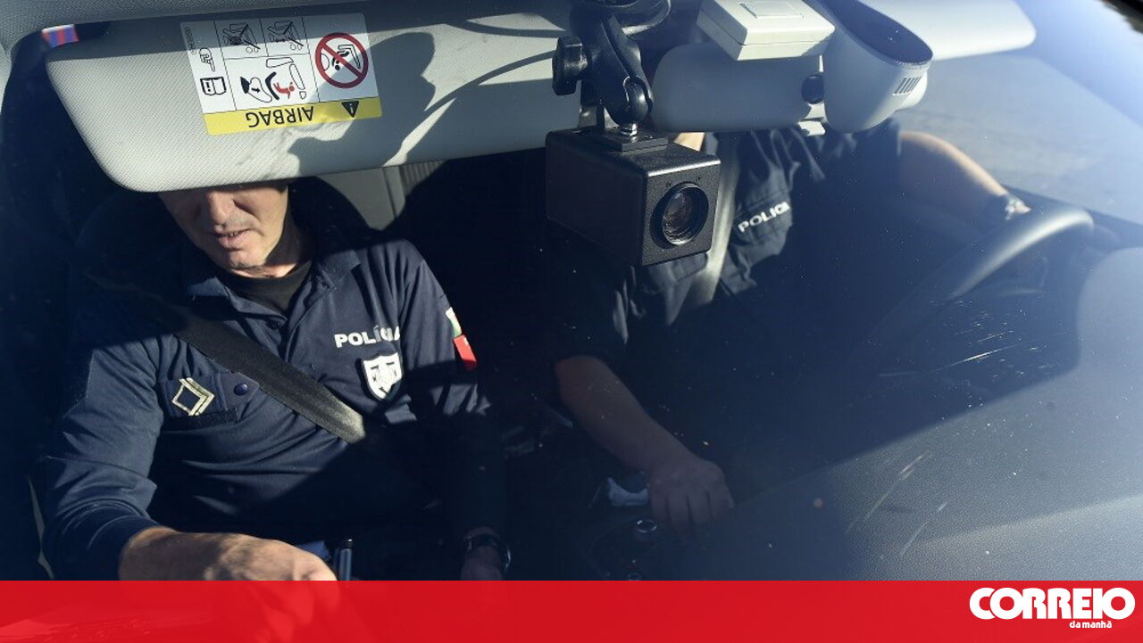 Lisbon PSP Arrests Fake Police Officer with Full Uniform, Badge, and Police Car Equipment