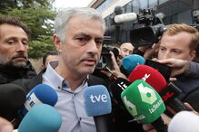 Mourinho à saída da audição num tribunal de Madrid