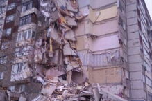 Prédio de nove andares colapsa após explosão de gás na Rússia