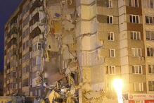  Prédio de nove andares colapsa após explosão de gás na Rússia