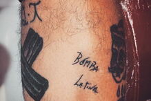 Ana Malhoa obriga Agir a tatuar 'Bomba Latina' no corpo