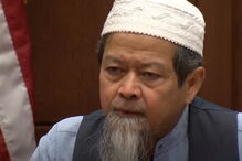 Pai muçulmano perdoa e abraça homem que matou o filho