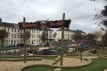 O parque infantil onde casal foi detido a fazer sexo