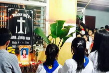 Adolescente morre eletrocutada por carregador de iPhone danificado