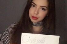 Giselle tem 19 anos e vendeu a sua virgindade online por 2.5 milhões de euros