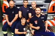 Cadela Nina é figura do calendário dos bombeiros de Viana do Castelo