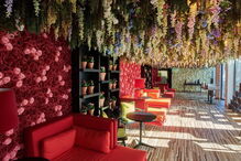 Tapete com bandeira de Portugal em hotel do Porto gera polémica