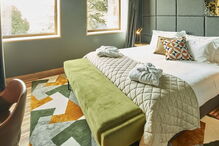 Tapete com bandeira de Portugal em hotel do Porto gera polémica