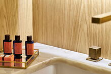 Tapete com bandeira de Portugal em hotel do Porto gera polémica