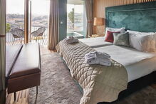 Tapete com bandeira de Portugal em hotel do Porto gera polémica