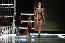 Sara Sampaio, Victoria's Secret Fashion Show, Xangai, China