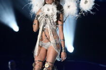 Sara Sampaio, Victoria's Secret Fashion Show, Xangai, China