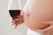 Mulher grávida deu entrada no hospital alcoolizada e o bebé nasceu com elevado nível de álcool no sangue