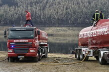 Os últimos dias têm sido de corrida contra o tempo no Centro: bombeiros recolhem água na Aguieira