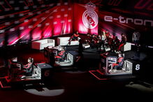 Jogadores do Real Madrid receberam os novos carros de serviço