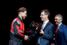 Jogadores do Real Madrid receberam os novos carros de serviço