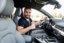 Jogadores do Real Madrid receberam os novos carros de serviço