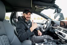 Jogadores do Real Madrid receberam os novos carros de serviço