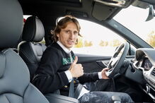 Jogadores do Real Madrid receberam os novos carros de serviço