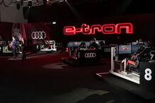 Jogadores do Real Madrid receberam os novos carros de serviço