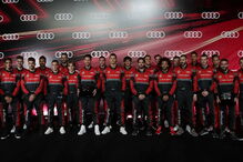 Jogadores do Real Madrid receberam os novos carros de serviço