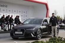 Jogadores do Real Madrid receberam os novos carros de serviço