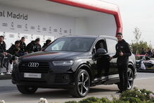 Jogadores do Real Madrid receberam os novos carros de serviço