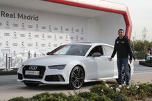 Jogadores do Real Madrid receberam os novos carros de serviço