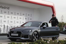 Jogadores do Real Madrid receberam os novos carros de serviço