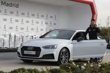 Jogadores do Real Madrid receberam os novos carros de serviço