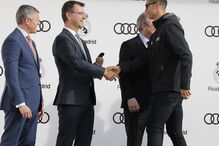 Jogadores do Real Madrid receberam os novos carros de serviço