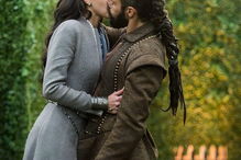 Bruna Marquezine e José Fidalgo na novela brasileira ‘Deus Salve o Rei’