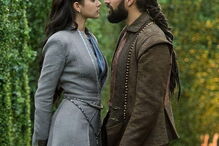 Bruna Marquezine e José Fidalgo na novela brasileira ‘Deus Salve o Rei’