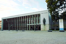 Julgamento da mulher que tentou matar o marido por suspeitar que ele lhe era infiel vai decorrer no Tribunal de Aveiro