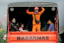 Vulcão de Bali entra em erupção