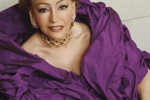 José Castelo Branco canta para Betty no aniversário