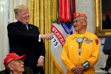 Trump recebeu soldados de origem Navajo na Casa Branca