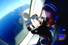 Meios aéreos e navais de vários países participam nas buscas pelo submarino 