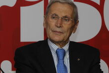 Belmiro de Azevedo num evento da Missão Sorriso, dos hipermercados Continente