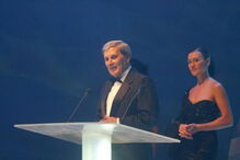 Belmiro de Azevedo com Fátima Lopes, na Gala dos 12 anos da SIC, em 2004