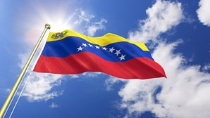 Venezuela encerra embaixada e consulados no Equador