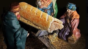 Calendário substitui imagem de menino Jesus por folhado de salsicha 