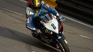  Piloto Daniel Hegarty morre em acidente no Grande Prémio de Motos de Macau