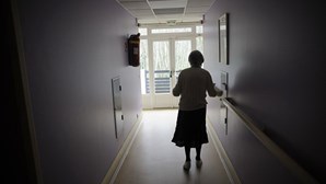 Papa assinala dia da doença de Alzheimer e denuncia maus-tratos a doentes