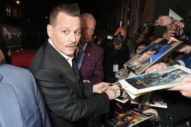 Johnny Depp na passadeira vermelha em Londres