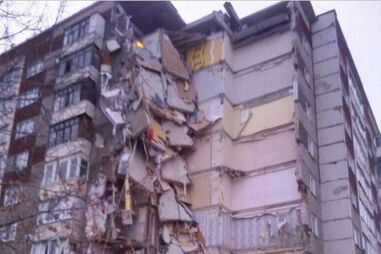 Prédio de nove andares colapsa após explosão de gás na Rússia